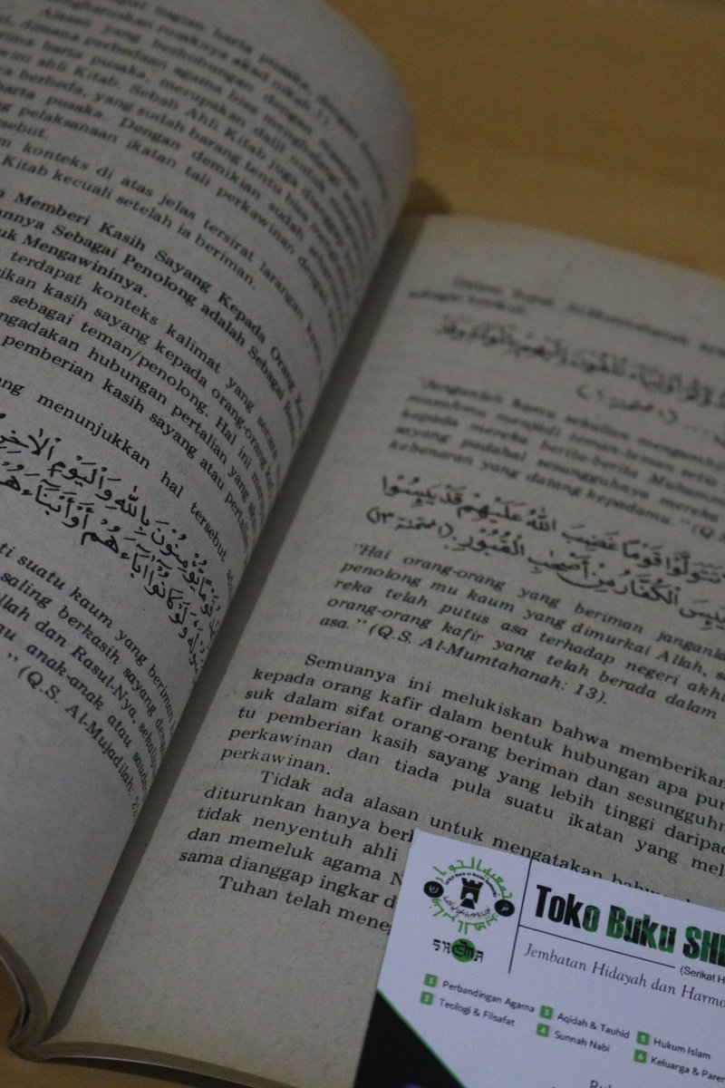 SHEMABookstore's tweet photo. [IDN-430] Perkawinan Campuran Menurut Pandangan Islam
Oleh Abdul Mutaal Muhammad Al Jabry

(KONDISI: BEKAS)

Cetakan ke-3/1996
Penerbit Bulan Bintang
Ukuran 14,5 x 21 cm
Soft Cover
133 hlm.
Berat 110 g

Harga Rp125.000,-
https://t.co/v91CAuWIYu https://t.co/qMgJUgRu7N