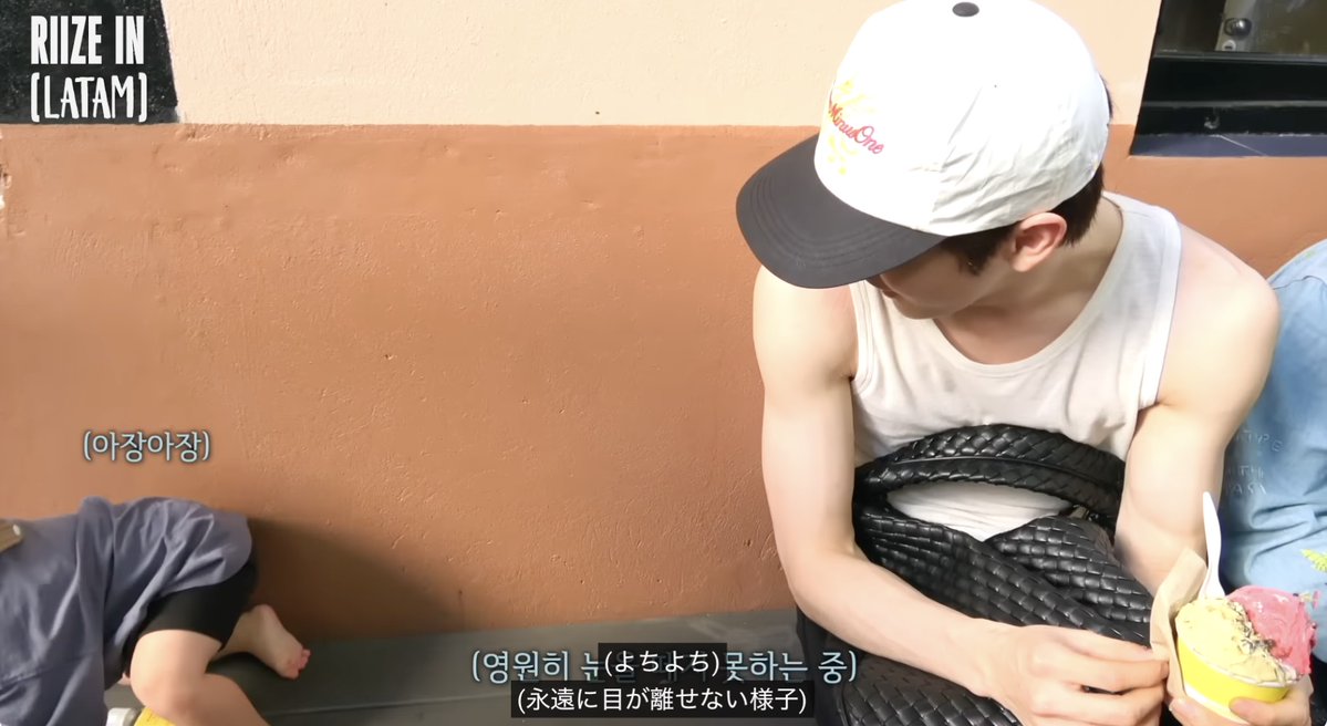 mocharinz's tweet image. ①🦦と👶が触れ合っている
②子供大好き🦌が笑顔で近寄る
③🦦と👶の大好きな存在の間に🦌座ってソワソワ
色々かわいいが渋滞していて口角上がりっぱなしでしたw
#sungtaro #ソンタロ 
#RIIZE #라이즈