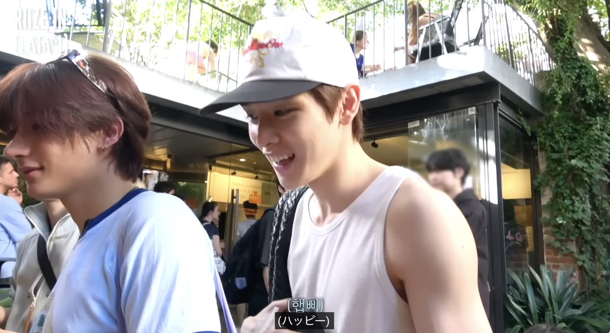 mocharinz's tweet image. ①🦦と👶が触れ合っている
②子供大好き🦌が笑顔で近寄る
③🦦と👶の大好きな存在の間に🦌座ってソワソワ
色々かわいいが渋滞していて口角上がりっぱなしでしたw
#sungtaro #ソンタロ 
#RIIZE #라이즈