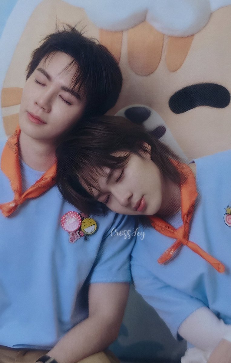 fey_cross tweet media