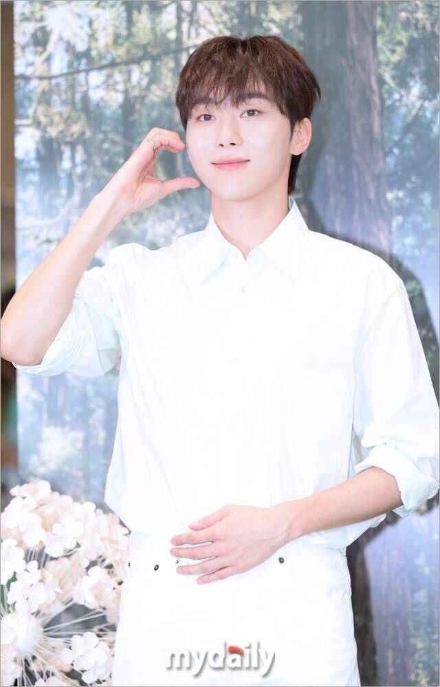 #ShinMinAh #LeeJinWook #YooTaeOh dan #Seungkwan SEVENTEEN dikabarkan akan bintangi drama TVING Wed-Thu-Fri 

Drama ini berlatar restoran yang cuma buka hari Rabu, Kamis, dan Jumat. Ceritanya tentang cowok yang bekerja sebagai chef dan seorang cewek yang punya hubungan khusus