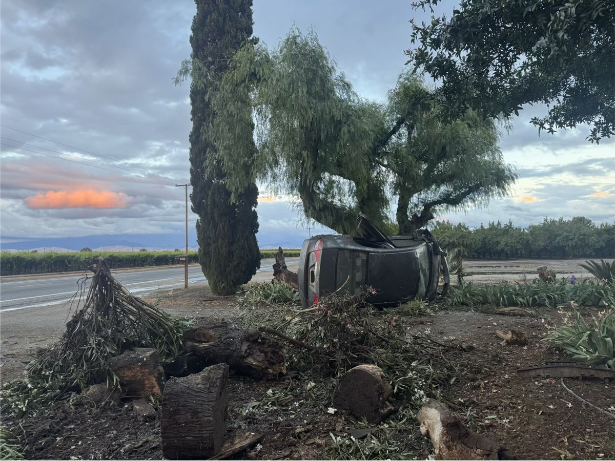 ChpPorterville's tweet photo. Earlier today, our Officers responded to a solo vehicle rollover crash on Avenue 168, west of Road 192. Please slow down on wet roads. In the rain: Slow speeds, smooth braking, and extra space save lives. #drivetoarrive #chpporterville #centralvalley #chp #chpmadeformore https://t.co/jE4nwK4bIH