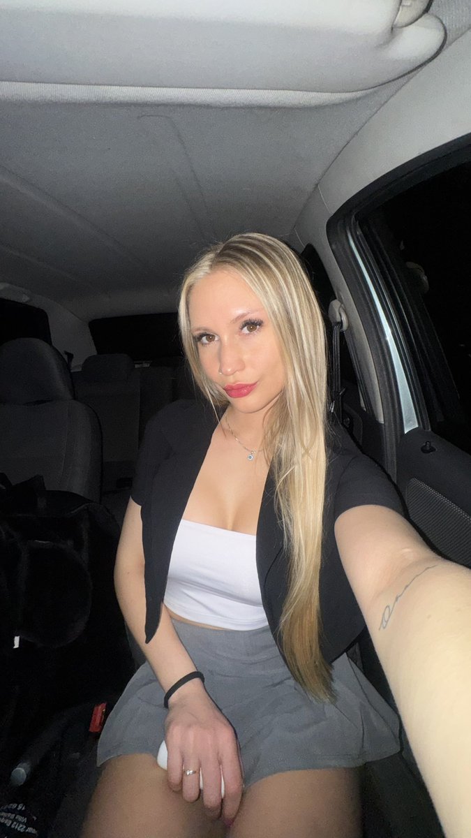 Lily 💌 tweet media