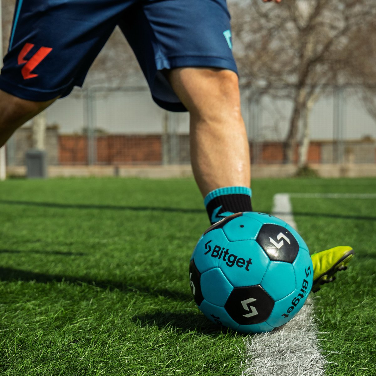 bitgetvietnam's tweet image. Who Wants This Ball? ⚽️💛

Round 3 closes TOMORROW — April 23, 2026 at 23:59!  

✅ Finish Gleam tasks &amp;amp; invite friends: gleam.io/2YYF6/xem-lali…  
✅ Comment your prediction for Barcelona vs Celta + Bitget UID + tag 3 friends  
✅ Share this post with #MakeItCount #BitgetxLALIGA