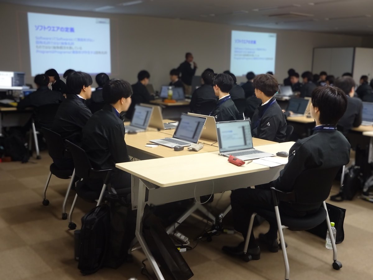 AISW_PR's tweet photo. 🔰新入研修🔰
入社後の新入社員の様子をお届け🌸

ビジネスマナーや会社のこと、働き方を学びながら、社会人としての第一歩を踏み出しました🚶

研修の一環として、㈱アイシン コムセンターを見学👀
実際の現場に触れ、理解を深める機会となりました。

これからどんな成長をしていくのか楽しみです✨

#AISWの新人研修　#人材育成　#ソフトウェア開発　#アイシンコムセンター
