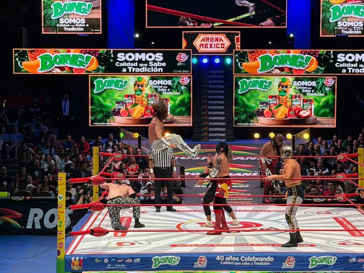 LaTijeraLucha's tweet photo. Movida lucha semifinal que tuvo al filo de la butaca al respetable de la Monumental Arena México, la tercia técnica de FlipGordon, #Xelhua y #StarJr se dieron con todo ante
#Difunto, #Barboza y FuriaRoja, sin embargo, los rudos... https://t.co/euoJ6s8juk