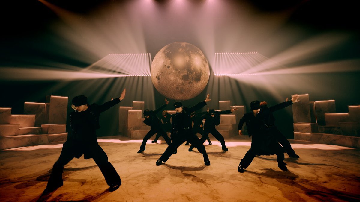 R I J U 🧡🩵 tweet media