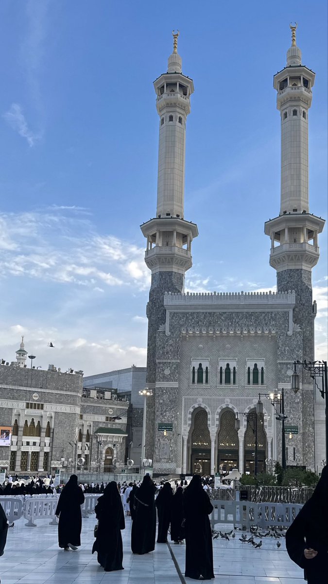 memealotaibi00's tweet photo. لبيك اللّهُم عمرة 
طاب اللقَاء و قرةَ العين وأرتوى القلب🤍🕊️
#مكه_المكرمه #الحرم https://t.co/lflWIkk6hx