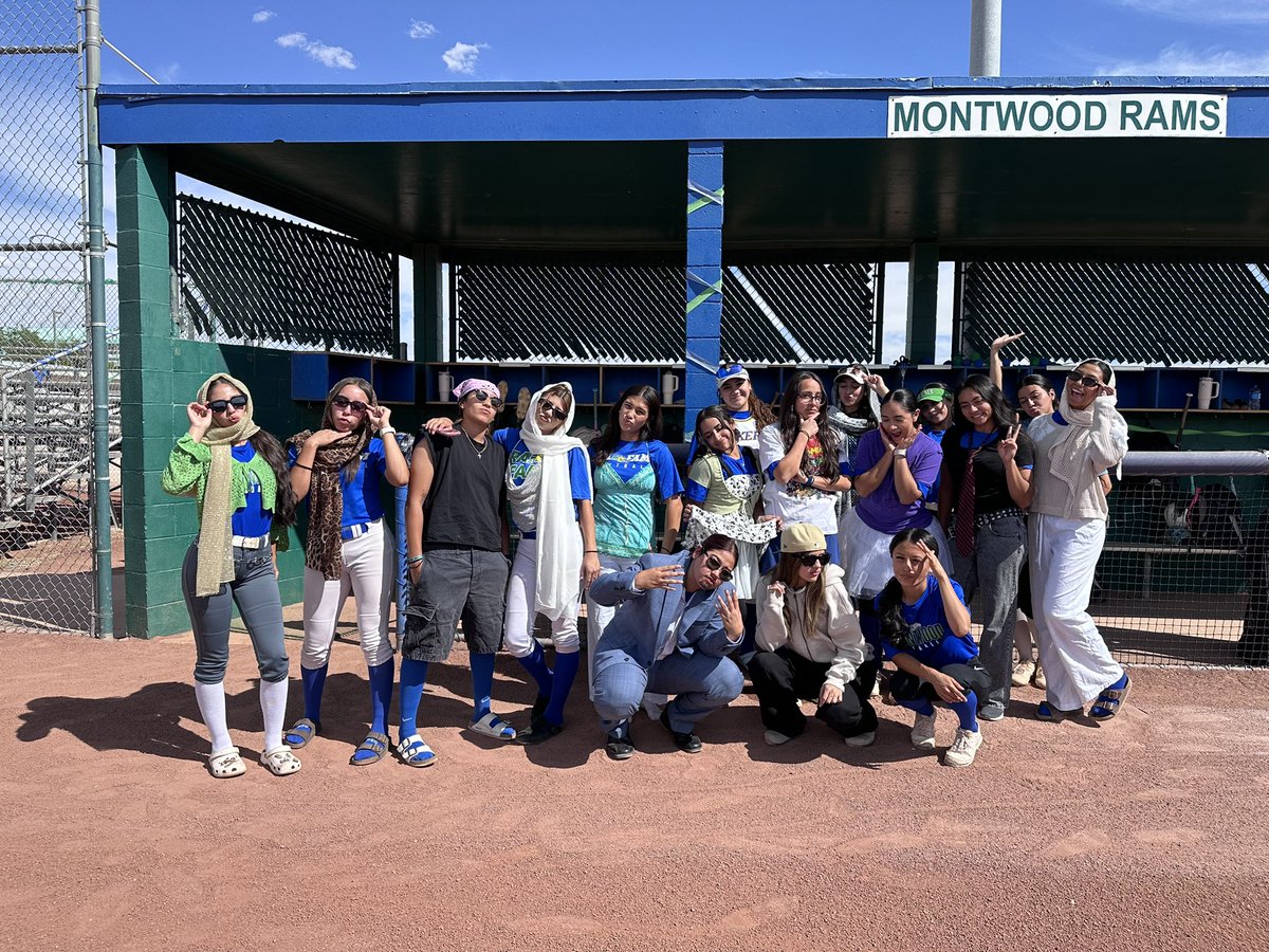 mhs_sb's tweet photo. Day ✌🏽 of playoff week! 

“Coachella, Biebchella, Fav Celebrity” 🎵🎤💃

#HornsUp #GoRams 💚🐏 https://t.co/VFB4qbE5ei