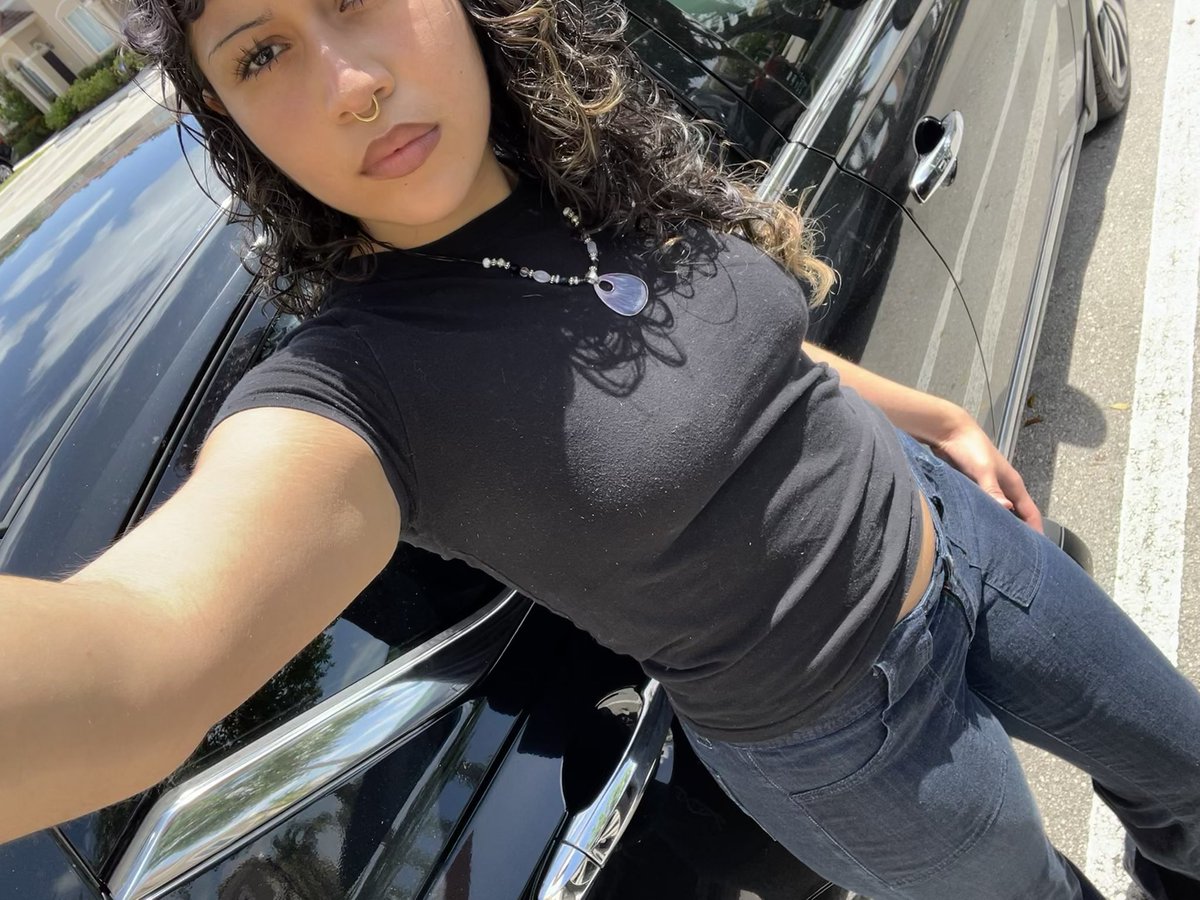 EdenTheDivine's tweet photo. does she look like this when she’s running errands? 
do better👑 https://t.co/AulXwoJW6u