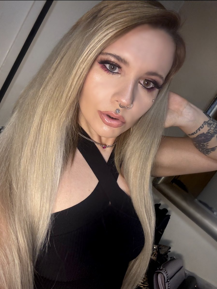 Devynwinter95's tweet photo. Chat with me 💜 https://t.co/lSngVZw6XJ #onlyfans #altgirl #tattooedgirl #blonde #contentbuyers #content #findom https://t.co/OryWru9oIK