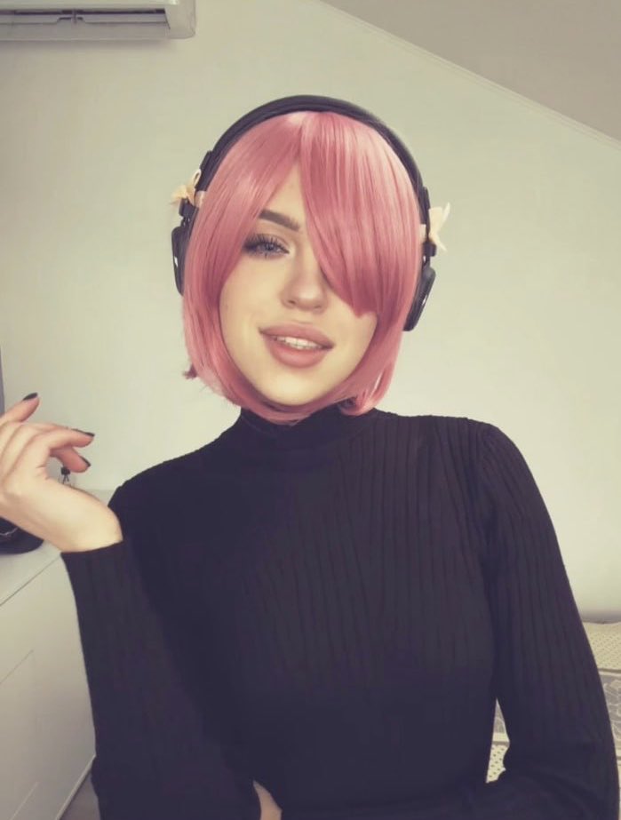 ColitisShiramia's tweet photo. Does pink hair suit me? ❤️ https://t.co/v71U95oAde