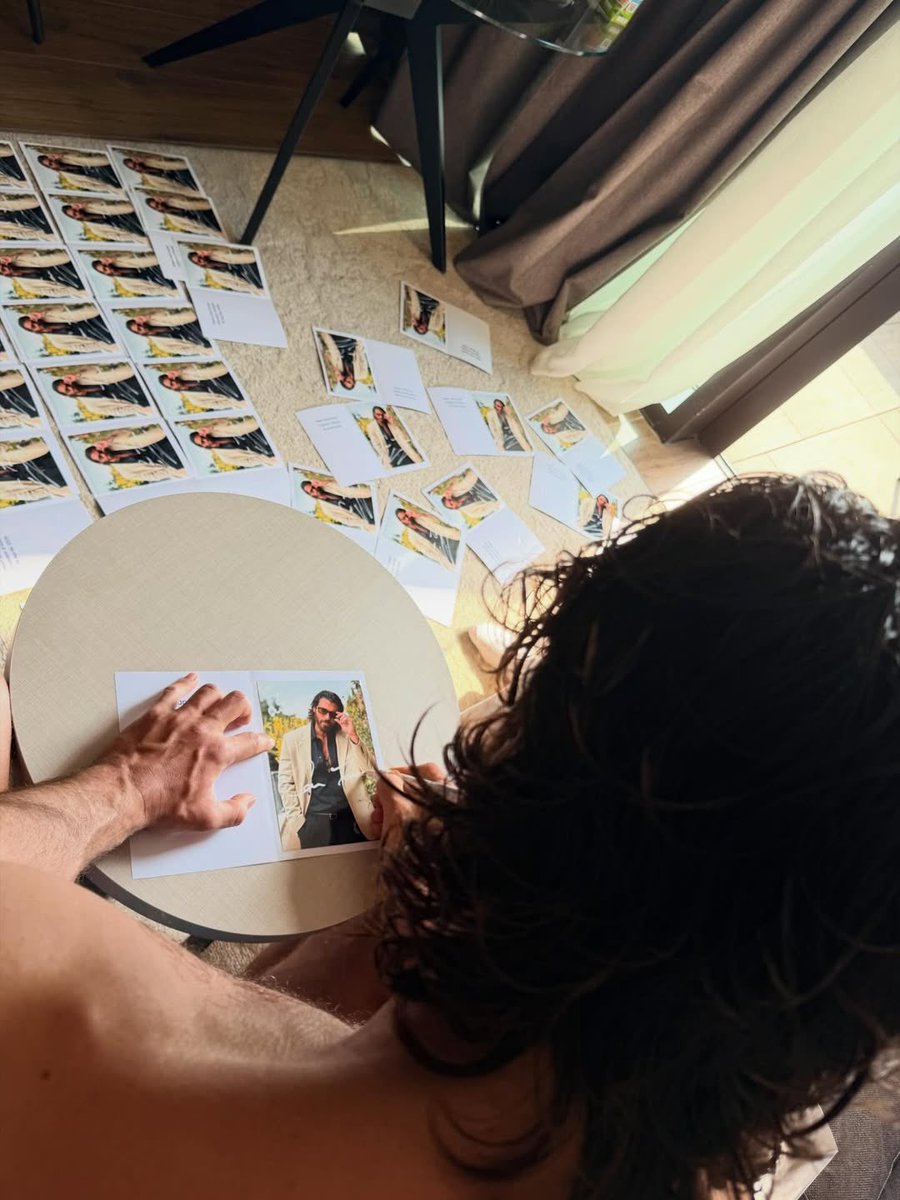 MariaLuiza20695's tweet image. In the back stage of #MeetandGreet mode (credit to the author) 
I vote for #CanYaman from Turkiye for The 100 Most Handsome Faces of 2026
#100faces2026 
#tccandler 
@tccandler