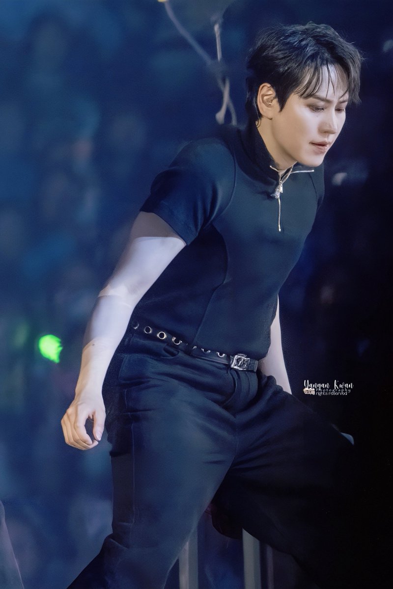 This eye makeup paired with a nightclub-style fitted top is so fresh and exciting 🤩🤩🤩

20260404 SJ Core in Seoul DAY 2

🩵🩵

<a href="/GaemGyu/">ChoKyuHyun</a> 

#규현 #조규현 #슈퍼주니어 #KyuHyun #圭賢 #SJ_CORE