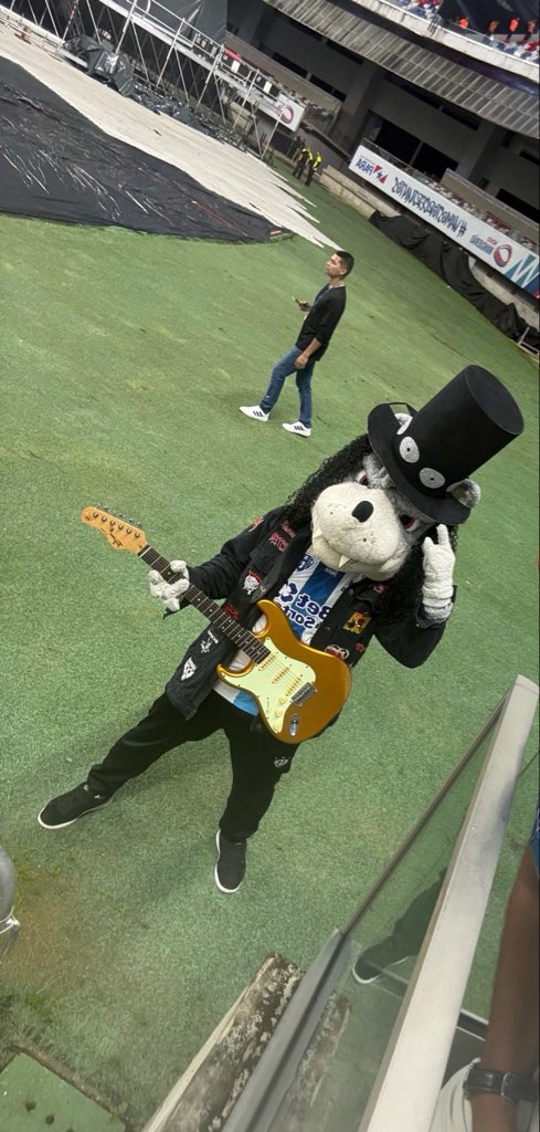 SLASHLOBO 🐺🎩✨