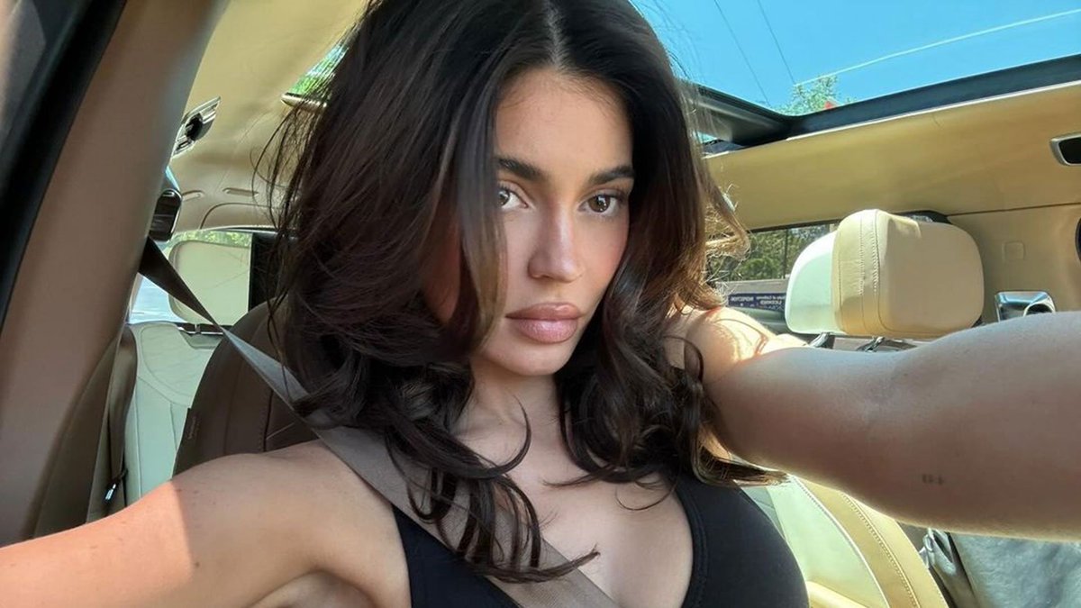 Xpert_things's tweet photo. #Kylie Jenner is being sued by a former housekeeper for alleged discrimination based on #religion and #national origin, @TMZ reports.

The woman, who says she is #Salvadoran and #Catholic, claims she was mocked/#intimidated by staff members including comments about deportation. https://t.co/ZuAUK6QGV4
