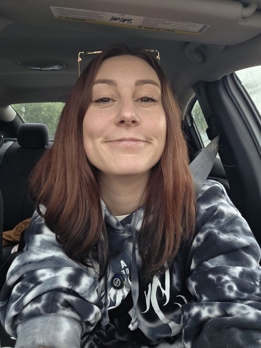 Beers, tacos and games!! On purple right now :) oh and Winky is here too! 🟣