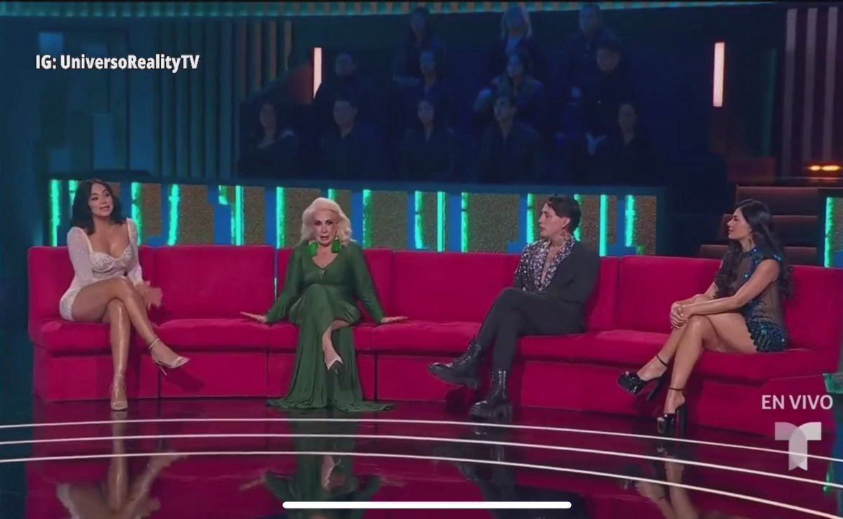 <a href="/LAURAZAPATAM/">Laura Zapata</a> Tienen miedo a lo que pueda decir la REINA !! <a href="/LCDLFTLMD/">La Casa De Los Famosos</a> <a href="/LaJefaTLMD/">La Jefa</a> <a href="/TLMDRealities/">Telemundo Realities</a> queremos oír a Laura Zapata .. no le nieguen la palabra
