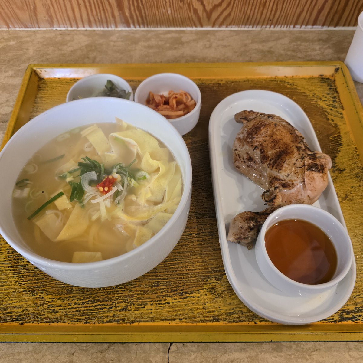 나나 :-) tweet media