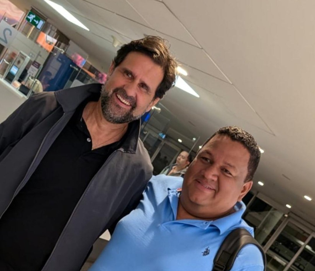 paco82avila's tweet photo. Sigo fortaleciendo mi experiencia en politica en la @CumbreCP en esta ocasion Montevideo, Uruguay,  con el privilegio de aprender del mejor: el creador de presidentes @AntonioSola_, referente internacional y maestro en la construcción de estrategias ganadoras. https://t.co/Yfsc9w9xXB