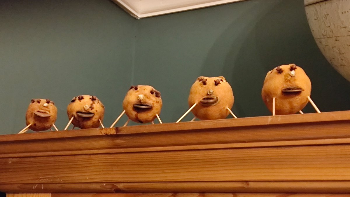 Eloisebaily's tweet image. Five lucky lemon pigs.
#luckylemonpig #70sdinnerparty #newyearseve.