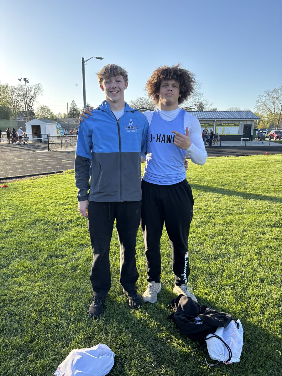 JhawkTF's tweet photo. Brody Gordon (9) and Javon Jordan (11) take 1st and 2nd in the JV 100m

Gordon: 11.59
Jordan: 11.64 https://t.co/NtmAagkrQM