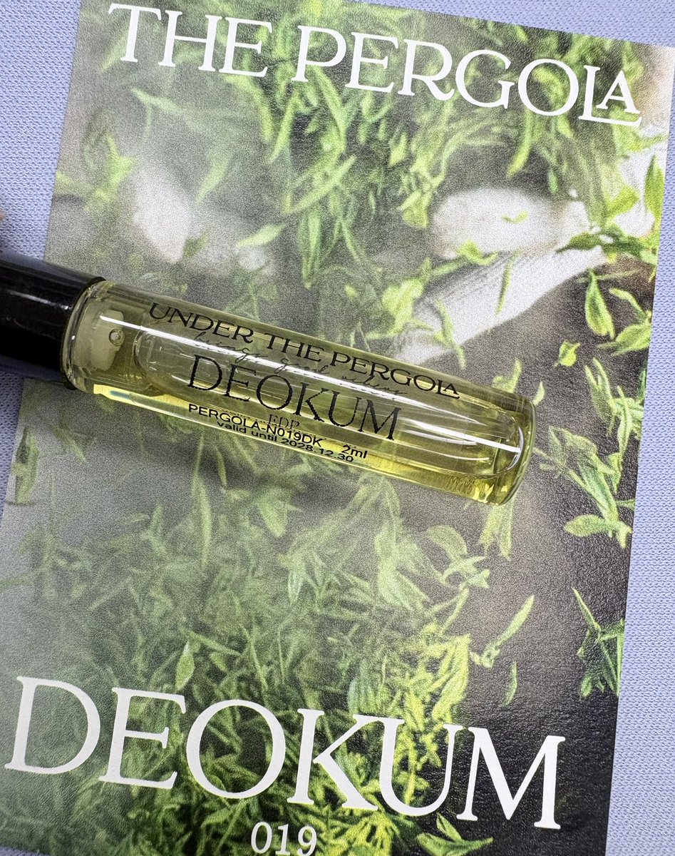 Iris_on_Ice's tweet image. #오뿌 #시보향 #FOTD
오뿌 언더더파고라 덖음 🍵
요것은 말이지 바로 떠오른 향이 있음!!
일본 입욕제인 바스로망 자스민 !! 
자스민 입욕제 향기를 좋아한다면 💚(극호)
시간이 조금 지나고 물에 불려진 찻잎의 구수한 향이 은근하게 올라오기 시작한다! 이 부분이 너무 좋은데 체온이 좀 높은