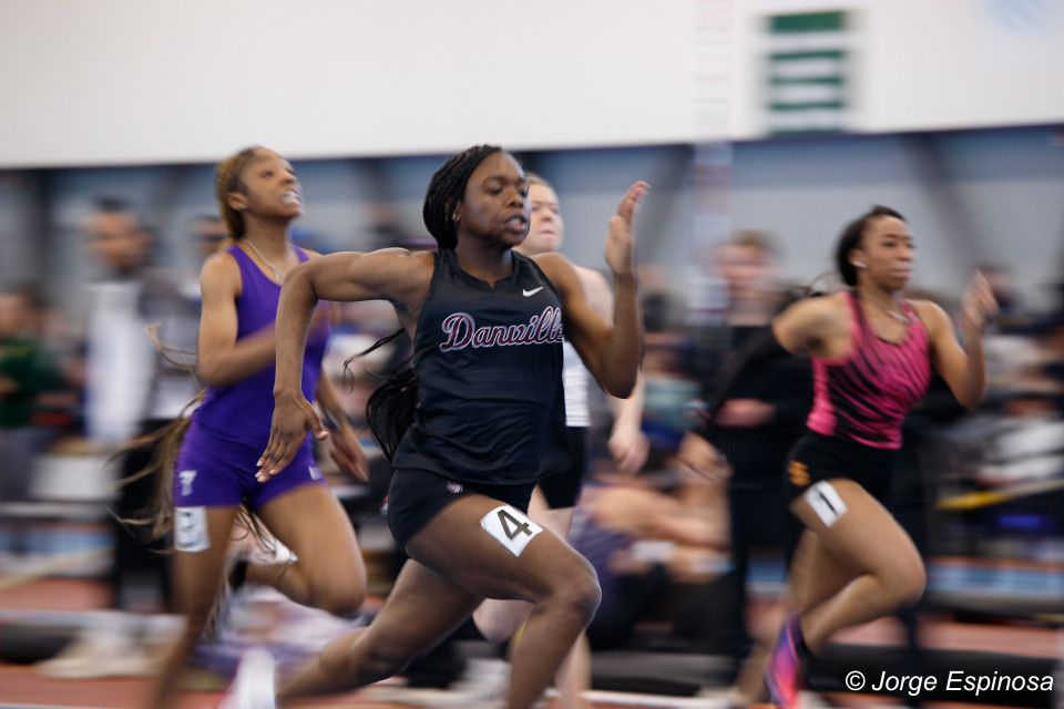MSHeartland_'s tweet photo. In Champaign,  SOPHOMORE Jamia Esther of Danville blazes to all conditions personal bests in the 100 (11.50; nwi) &amp; 200m (23.97; nwi). https://t.co/YOry19cxGM