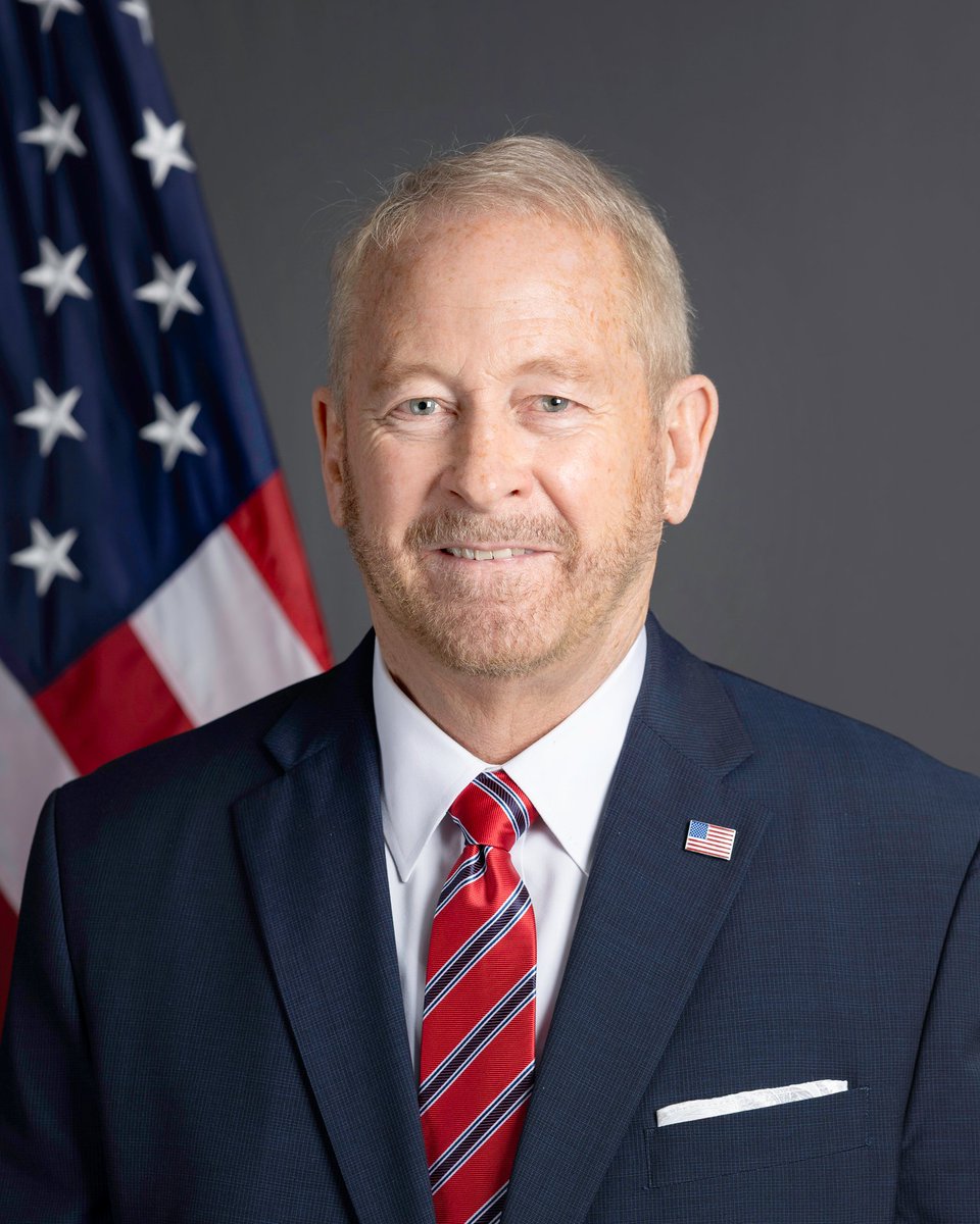 <a href="/USAmbMex/">Embajador Ronald Johnson</a>
Está mudo el embajador de #USA en #Mexico ,  tal vez.
Pero sabe postear ya lo he leído en varias ocasiones.

Que diablos espera para explicar que hacían dos agentes de la <a href="/CIA/">CIA</a> en nuestro país.

Y a <a href="/MaruCampos_G/">Maru Campos</a>  es cárcel, para cuándo llaman