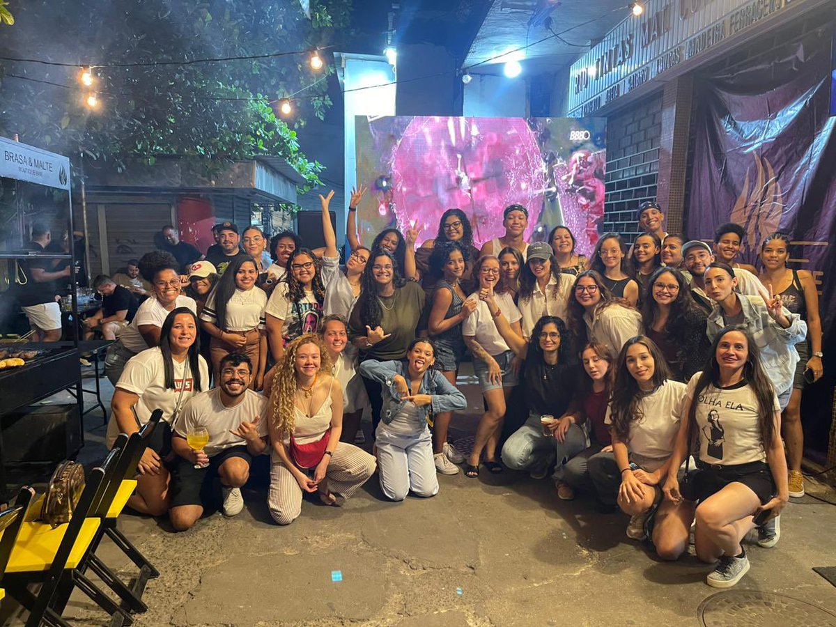 xheleninha's tweet photo. RENAULTS DO RIO 🧙‍♀️

@anapaularenault https://t.co/kD0jLUkpYF