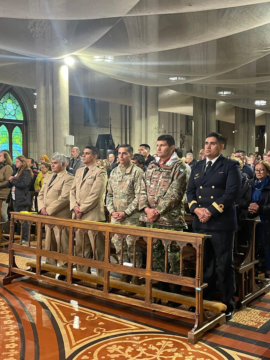 PerSempreItali's tweet photo. En el primer aniversario del fallecimiento del Papa Francisco, se celebró en la Catedral una Misa en su memoria. https://t.co/IhcVwSrgKe
