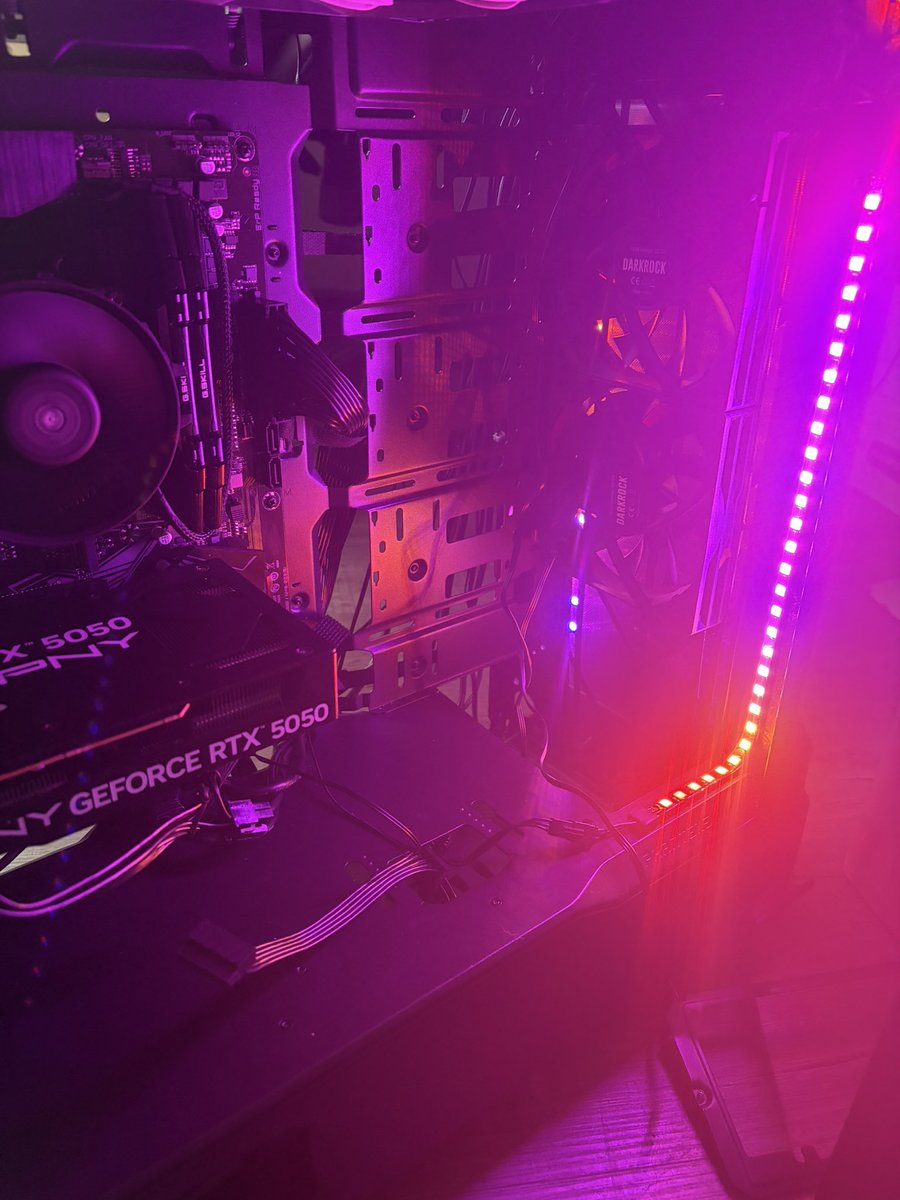 NexusBuildsPC's tweet photo. We’re slowly finishing up our customers custom pc  and getting things ready gotta finish up some cord management https://t.co/NKFZd21cFU