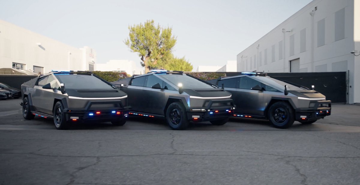 경찰 사이버트럭  멋지죠 !