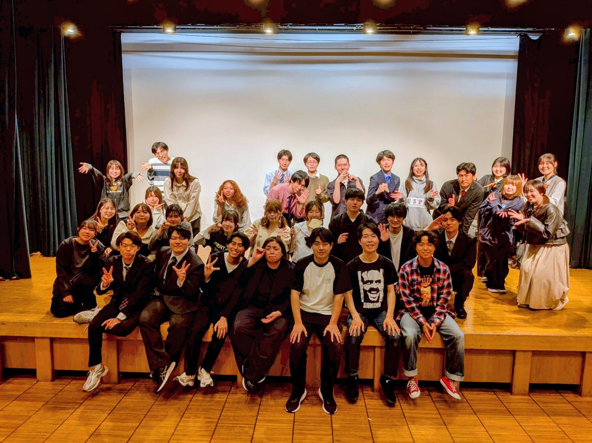 oku_shiningrare's tweet photo. 新歓ライブにたくさんのご来場ありがとうございました‼️

次回の定期ライブは5/26（火）を予定しております🌟
また5/16（土）14:55〜@アイリス前ステージにて五月祭ライブを行います🌱ぜひお越しください！！

演者・裏方共に募集中です🌸
ご興味ある方はDMまで💨 https://t.co/G6K69xrQlZ