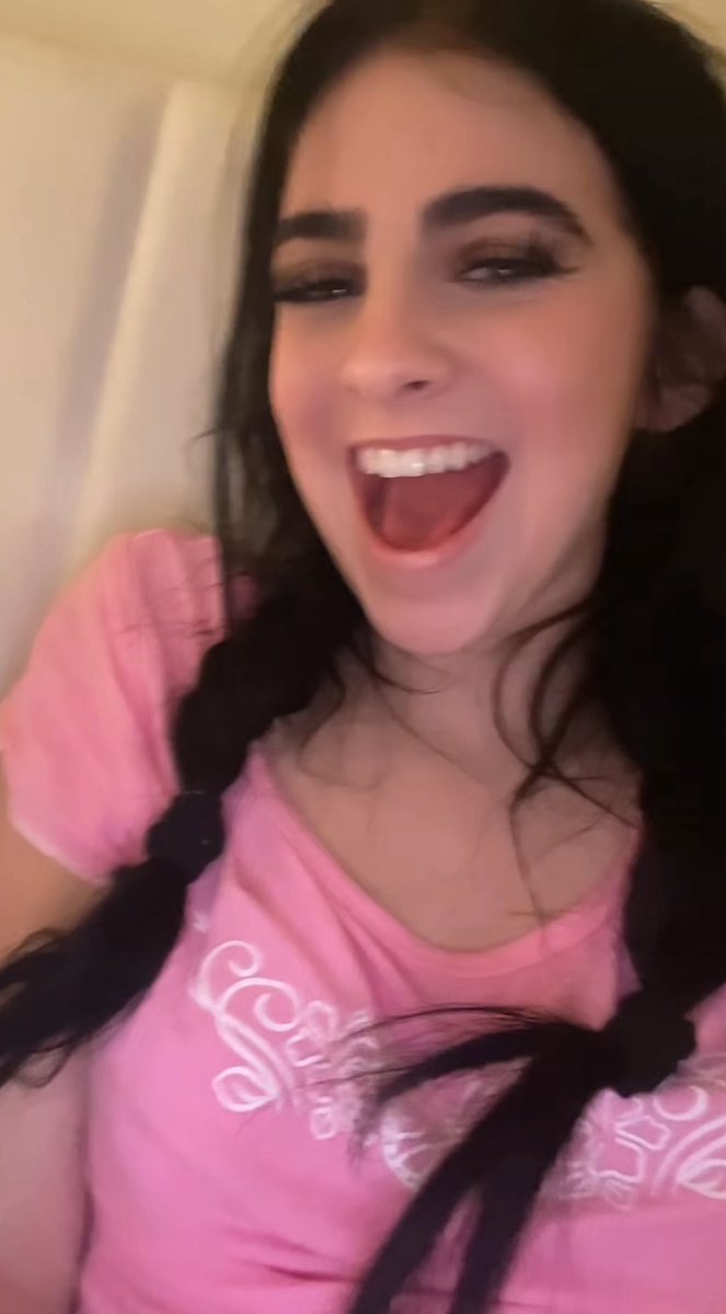 RobertNMyer's tweet image. I don’t eat box but I’d eat her #box