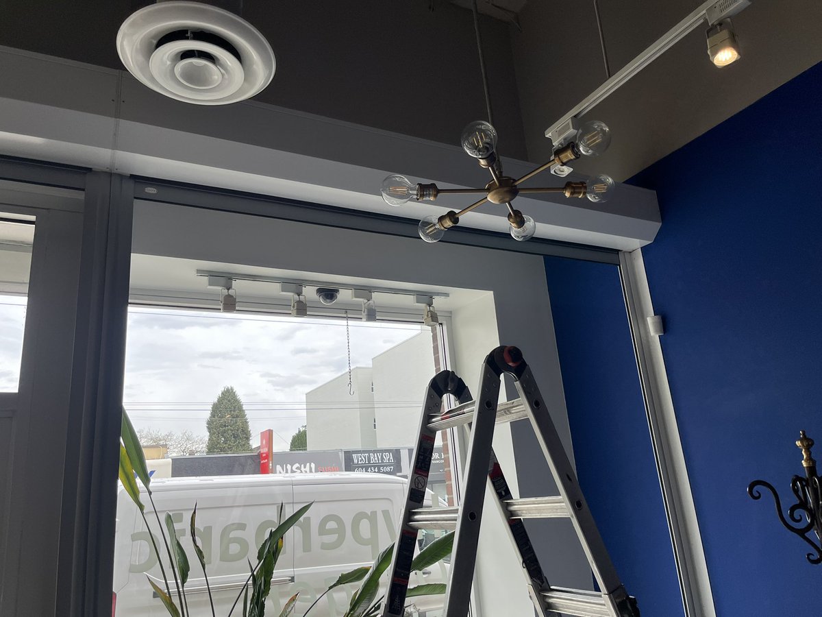 Bshadesolutions's tweet image. Back in action at Vancouver Hyperbarics!
We headed over to Kitsilano for a service call to get these shutters running smoothly again.
#BreezyShadesolutions #service #kitsilano #Breezyshades #Securityshutters