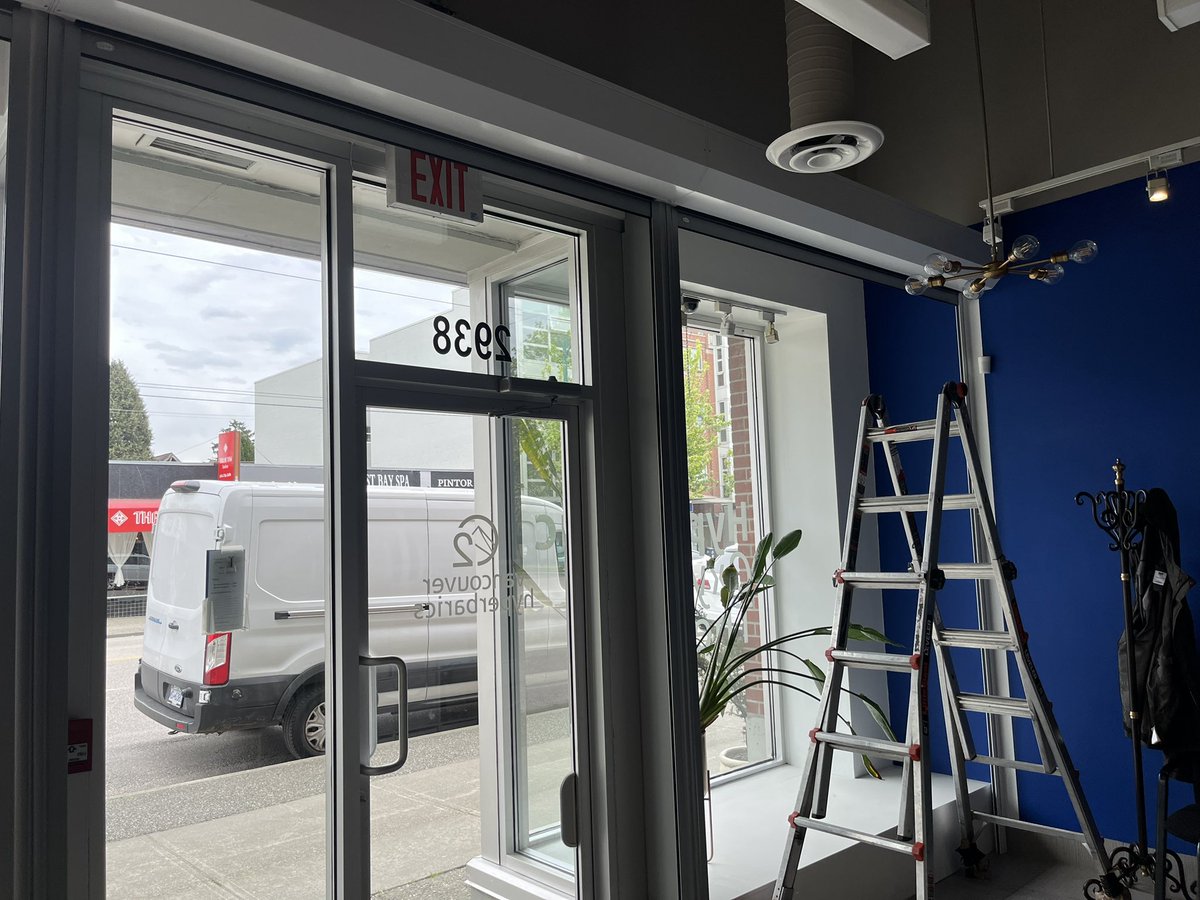 Bshadesolutions's tweet image. Back in action at Vancouver Hyperbarics!
We headed over to Kitsilano for a service call to get these shutters running smoothly again.
#BreezyShadesolutions #service #kitsilano #Breezyshades #Securityshutters