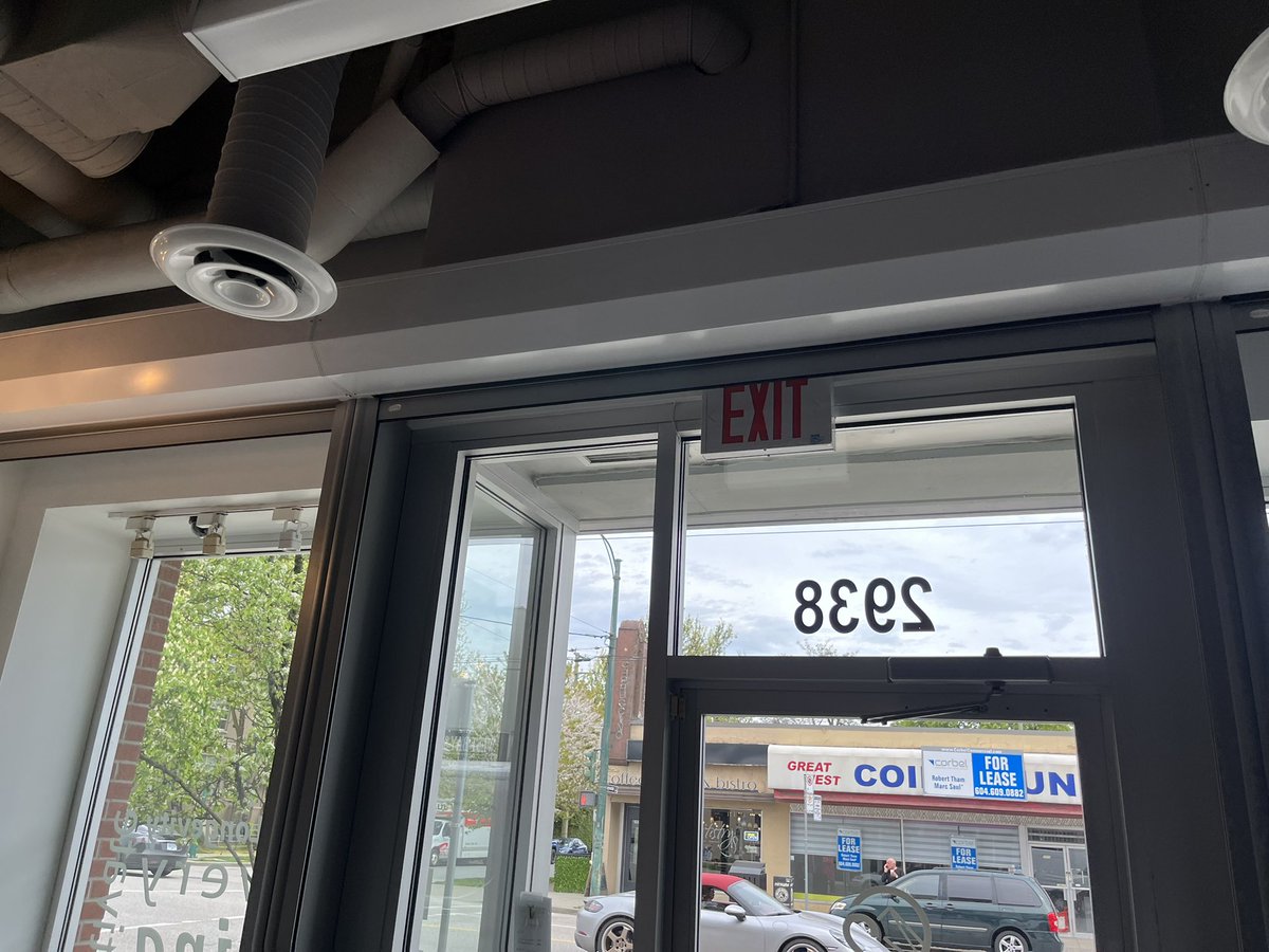 Bshadesolutions's tweet image. Back in action at Vancouver Hyperbarics!
We headed over to Kitsilano for a service call to get these shutters running smoothly again.
#BreezyShadesolutions #service #kitsilano #Breezyshades #Securityshutters