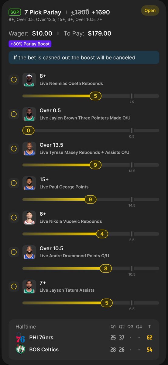 Jussto4's tweet photo. Halftime 👀 🏀 https://t.co/5HYADM1Ngr