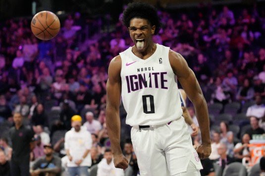 PinwheelEmpire's tweet image. Scoot is perfect from the field and 3/3 from 3 with 13 points playing like he’s still at G League Ignite.

#RipCity