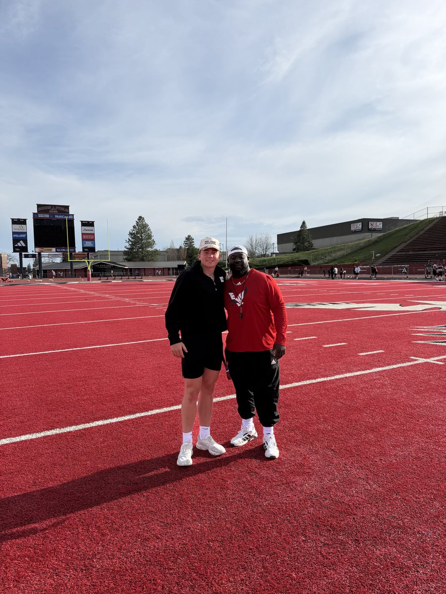 Brody_Rogers7's tweet image. Great day in Eastern thanks @Coach__York for the invite and @_coachsmith_ for all the hospitality. Great place can’t wait to get back out. Go Eags.🔻⚫️#AGTG