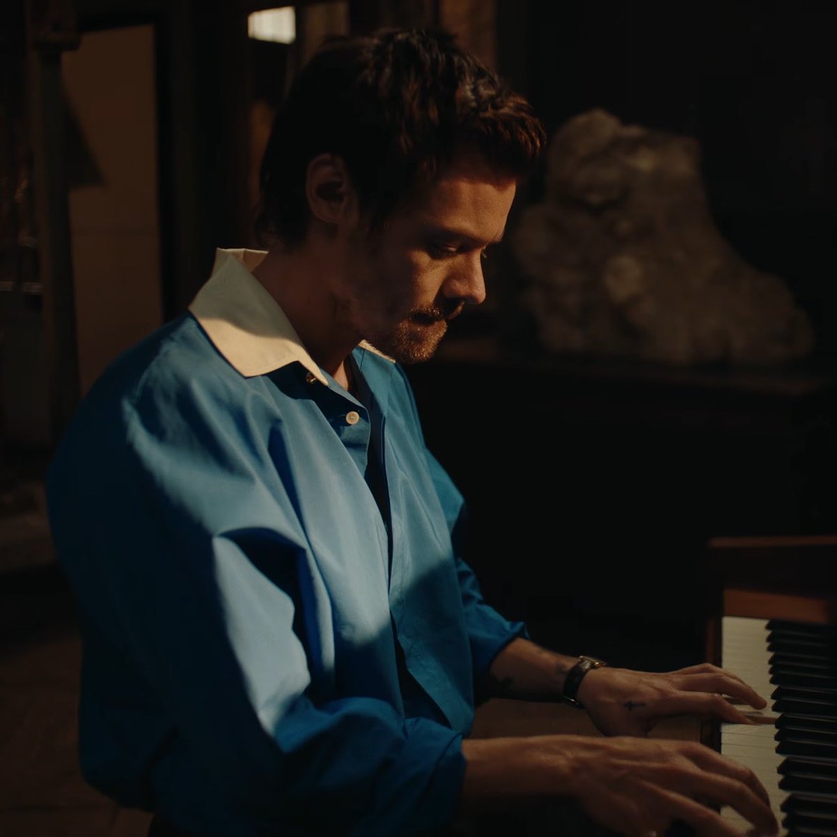 My baby as sweet and warm as a freshly baked slice of apple pie.... id scratch behind his ear if i could to see if his leg would kick