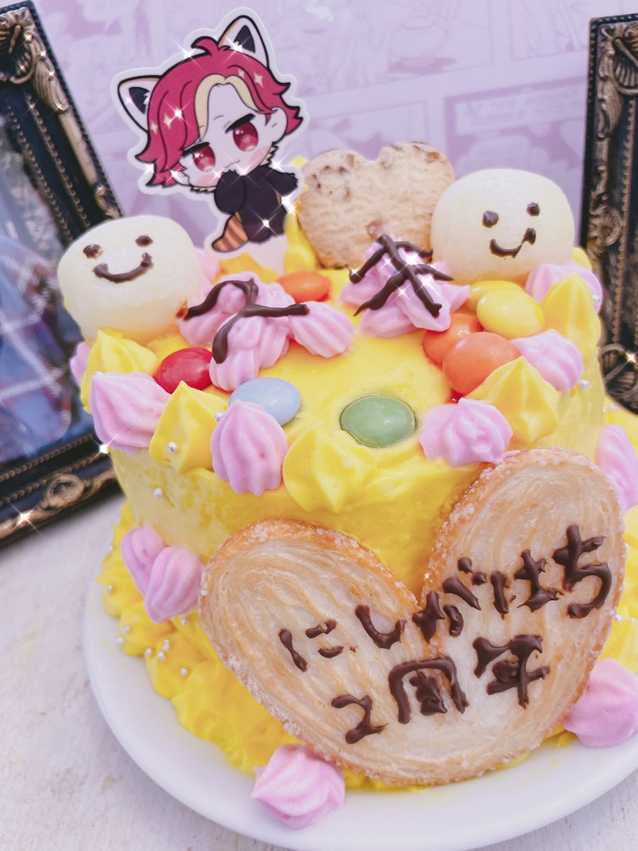 newharachan's tweet photo. 食べること大好きなにっしーがケーキとコラボするなんて夢のようです✨💛💛🍯
ナッペに苦戦しましたが簡単にできて可愛くて美味しいケーキが出来ました🎂

私はフルーツが苦手なのでスポンジの中にビスケットを砕いて入れました🍪💕
にっしー2周年おめでとう✨👏👏
 #にしがはちCAKE #メイミーケーキ https://t.co/EAi71o6lJA