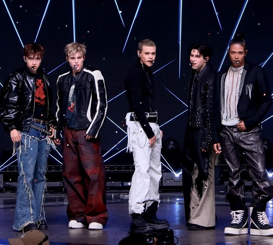 Mari l ⊙⊝⊜⁷ ᴅᴜᴀʟ tweet media