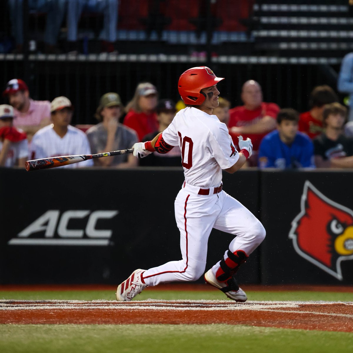 LouisvilleBSB's tweet image. Got one back. @ZDavis22 puts it in play, @JimmyNugent5 scores.

B3 | Cards 4, Cats 5

#GoCards