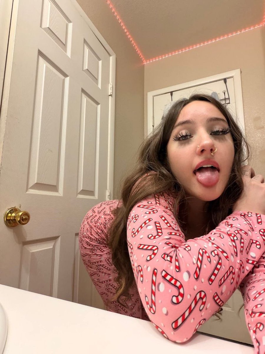 MONNIE SNOW ❄️ tweet media