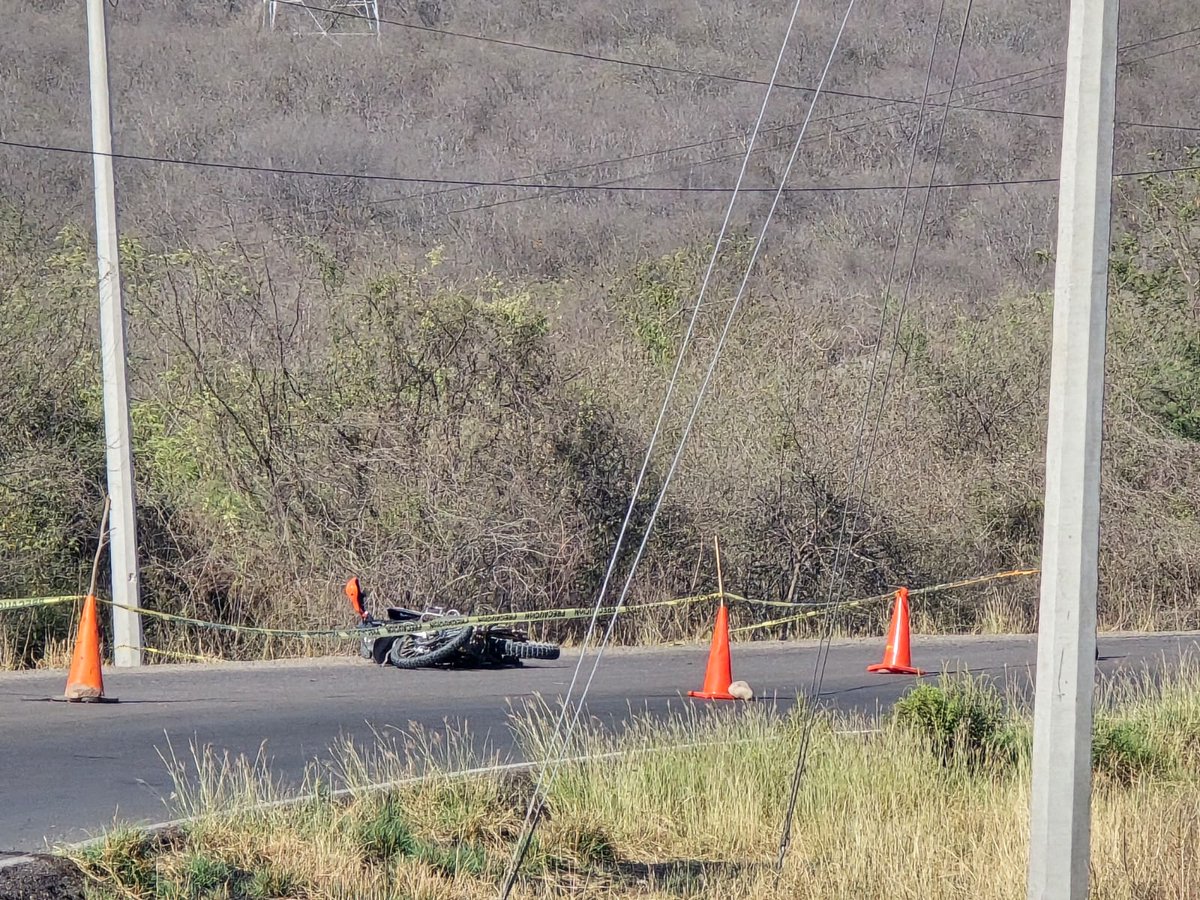 entreveredas's tweet image. 🚨 Culiacán
Ejecutan a motociclista rumbo a Tepuche
📍 “La Y”
#Sinaloa #Seguridad

entreveredas.com.mx/2026/04/ejecut…