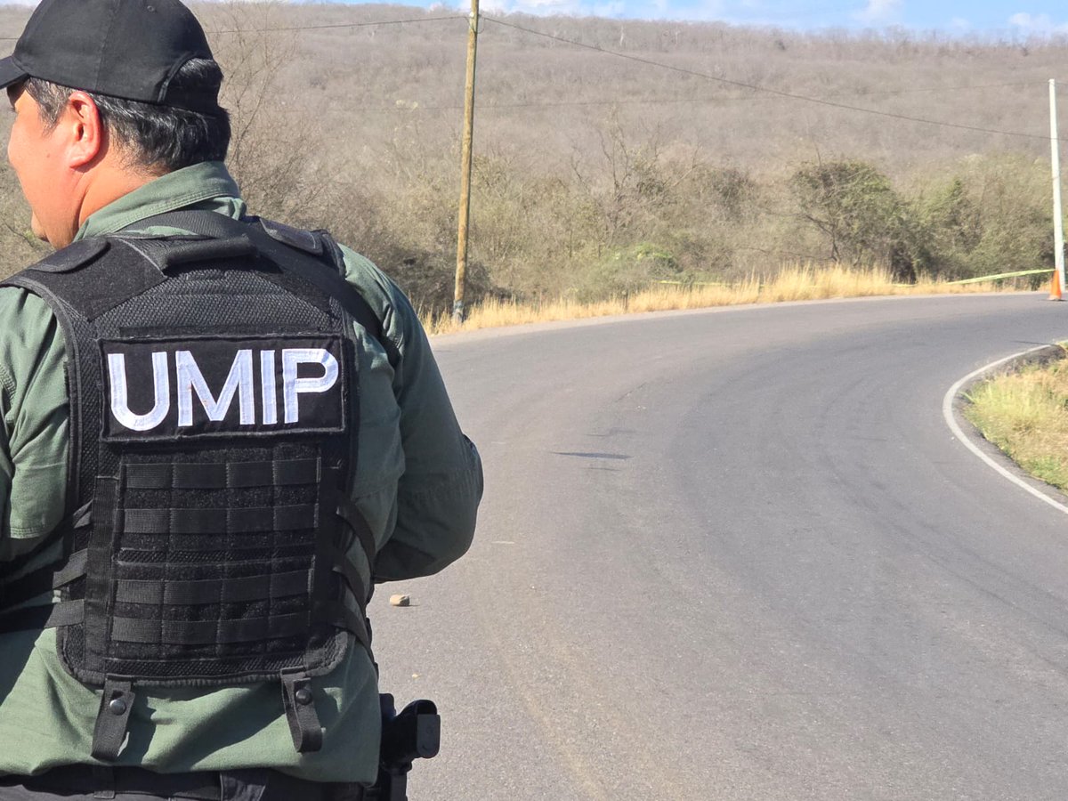 entreveredas's tweet image. 🚨 Culiacán
Ejecutan a motociclista rumbo a Tepuche
📍 “La Y”
#Sinaloa #Seguridad

entreveredas.com.mx/2026/04/ejecut…