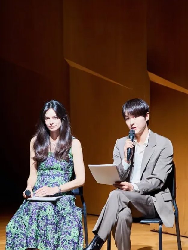 mioka72's tweet photo. "아들아" 송중기♥케이티, 무대 위 다정 투샷..공식 사진 공개 [스타이슈]
https://t.co/34owP3wsqp https://t.co/Q67ozIhixX