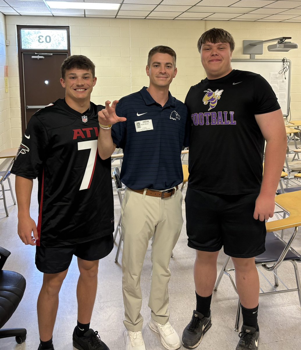 BuzzCityTN's tweet photo. Huge thank you to  @CoachDShreve and @cnfootball for taking the time to visit and pour into our players today! Looking forward to staying connected! @Coach_Almond @CoachChuckPete @CoachKChism #BuzzCity #ALLIN #ComeToTheCreek #TalonsUp https://t.co/WcExnr3KSW